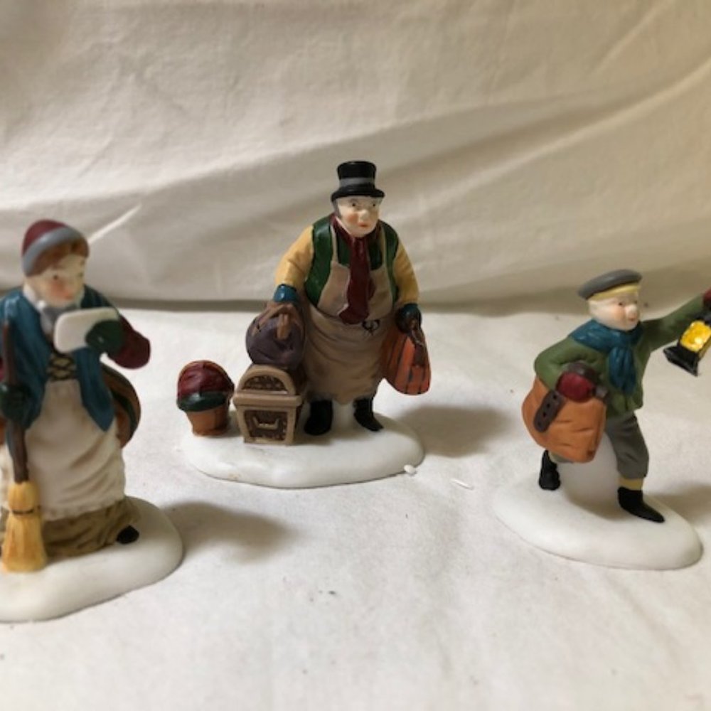 Dept 56 Dickens' Village Come Into the Inn Set